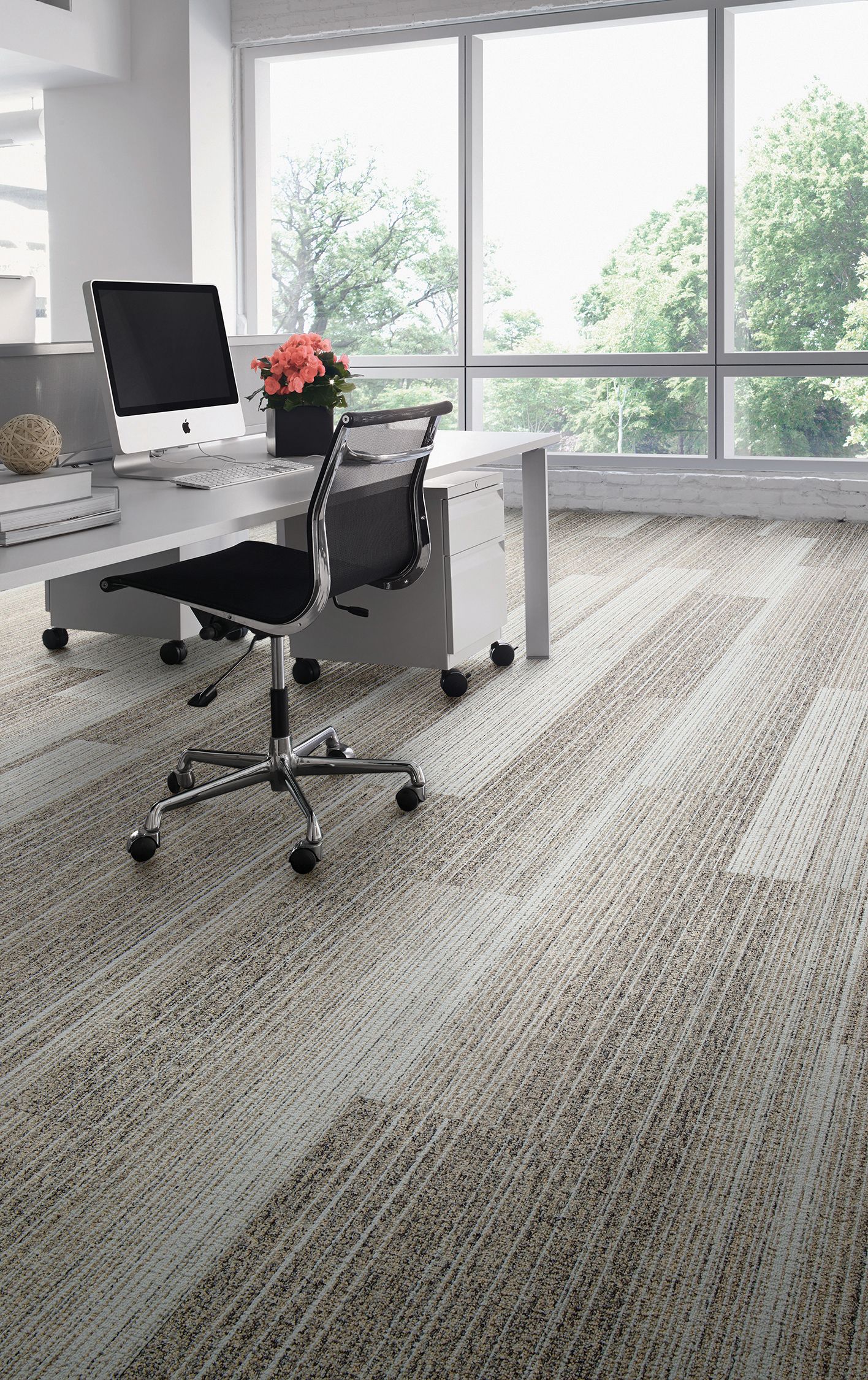 Interface Shiver Me Timbers plank carpet tile in workspace with pink flowers on desk  imagen número 5
